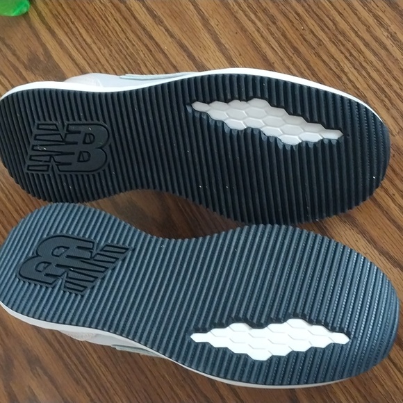 NWT WOMENS NB SHOES - Picture 4 of 7